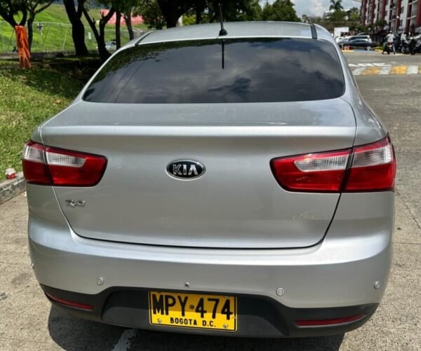Kia Rio UBX Automatico 1.4 2013 - Image 2